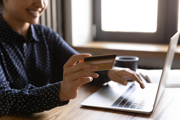 Resume Builder Red Flags: 7 Things to Check Before You Pay